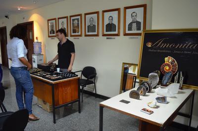 Imagem: Exposição de produtos feitos em pedra
