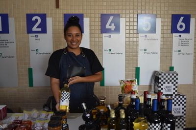 Jéssica Santos, do Queijos em Casa apresentou degustação de queijos e vinhos Imagem: Jéssica Santos, do Queijos em Casa apresentou degustação de queijos e vinhos