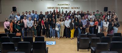 Alunos foram recebidos no auditório da Justiça Federal Imagem: Alunos foram recebidos no auditório da Justiça Federal