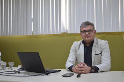 Albertino Pierre, mestre e servidor da JFPB, oferece a formação Imagem: Albertino Pierre, mestre e servidor da JFPB, oferece a formação