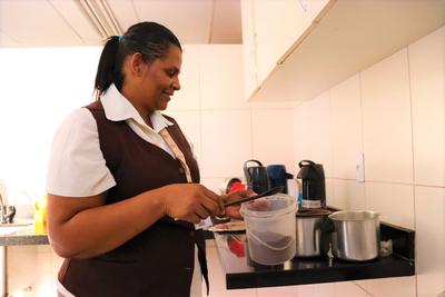 Cafézinho de Cícera é o ponto de partida para muitos servidores na JFAL Imagem: Cafézinho de Cícera é o ponto de partida para muitos servidores na JFAL