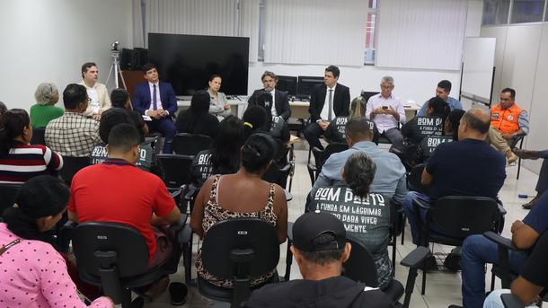 Imagem: Moradores do Bom Parto são recebidos na JFAL para apresentar problemas decorrentes do afundamento do solo em região próxima ao bairro