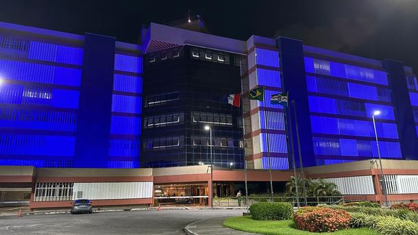 Imagem: Fachada da JFAL será iluminada na cor azul até o final do mês