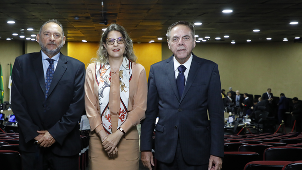 Imagem: Da esquerda para a direita, juízes federais Magnus Augusto Costa Delgado, Isabelle Marne Cavalcanti de Oliveira Lima e Ivan Lira de Carvalho