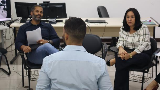 Imagem: Banca responsável pela verificação preserva a imagem dos candidatos, nesta sexta-feira, no miniauditório da JFAL